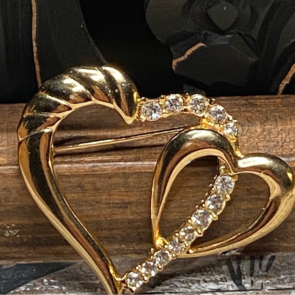 Vintage Brooch Interlocking Hearts Gold Tone Love Rhinestone Pretty Pin